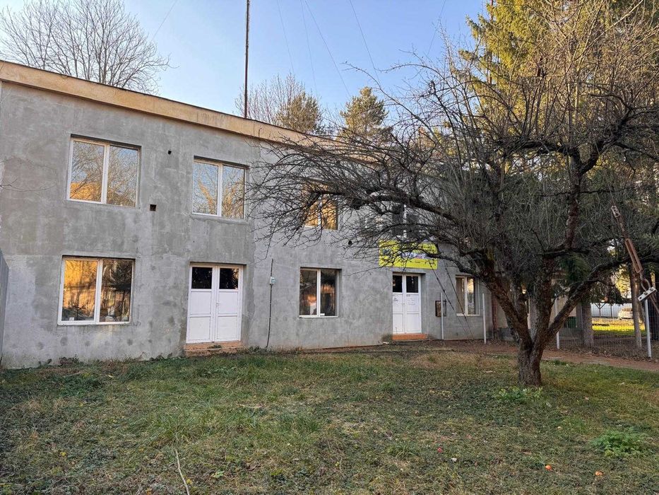 Cladire cu birouri 584MP + parcare 272MP