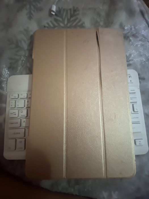 Vand tableta stil laptop marca este yotop