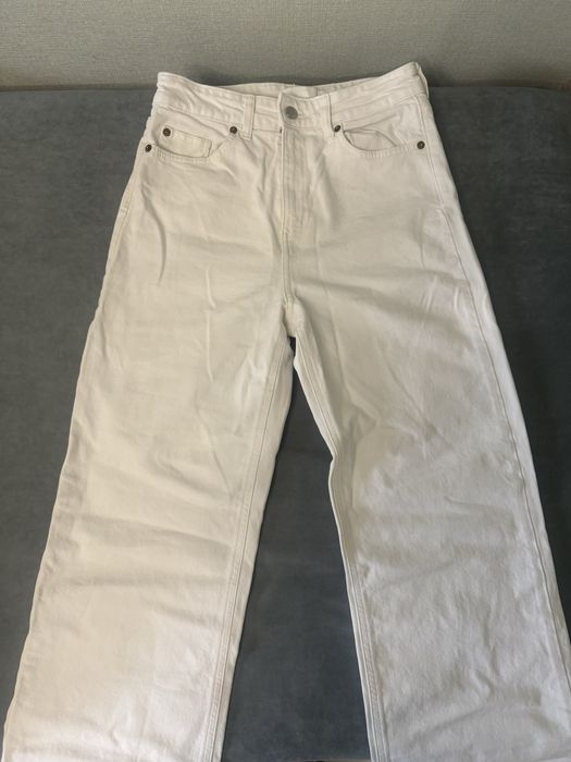 Белые джинсы