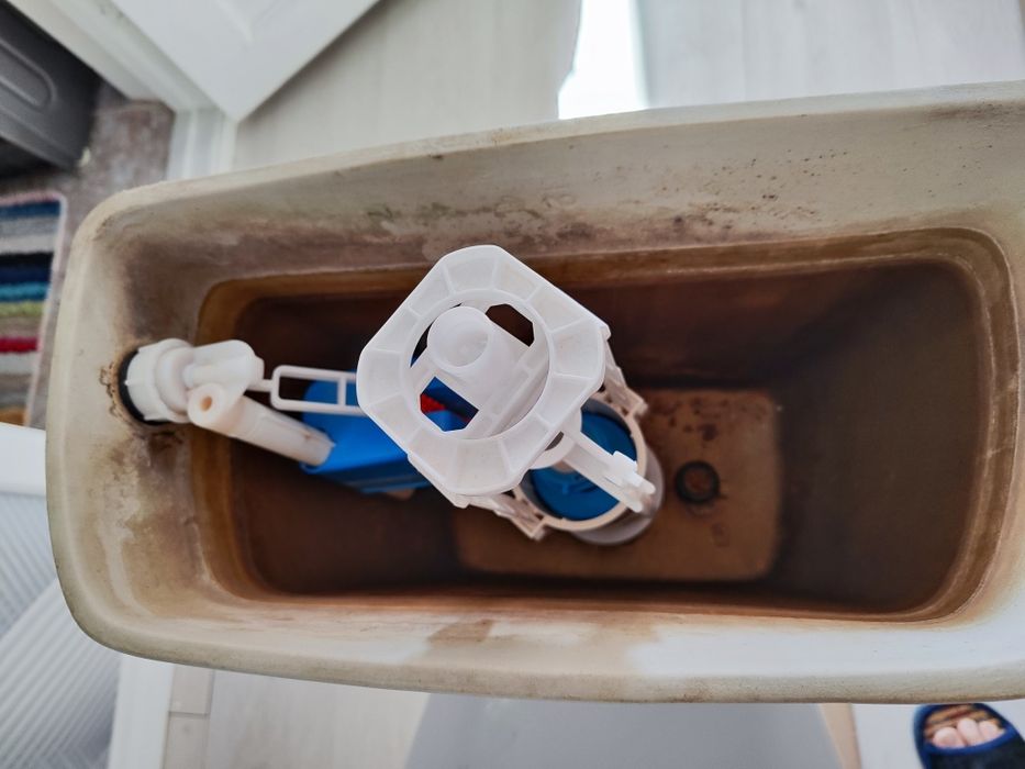 Продам унитаз с бочком