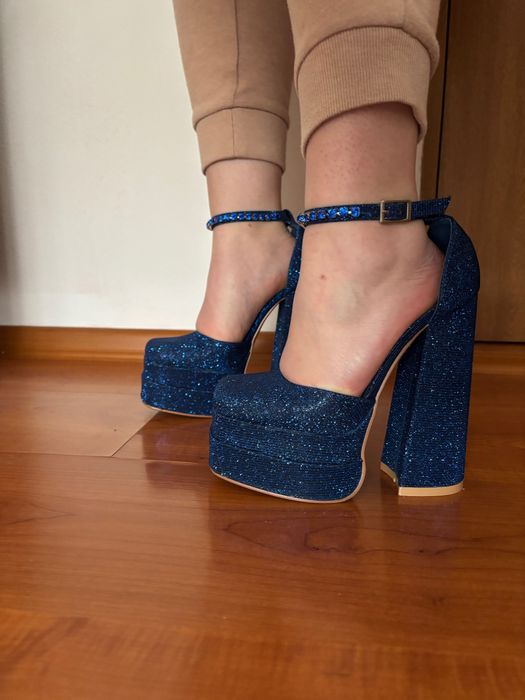 Pantofi cu toc mărime 35