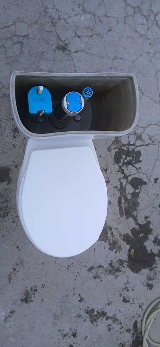 Б/у унитаз сотилади. Бачогини копкоги йук. Вактинчалик ишлатишга.