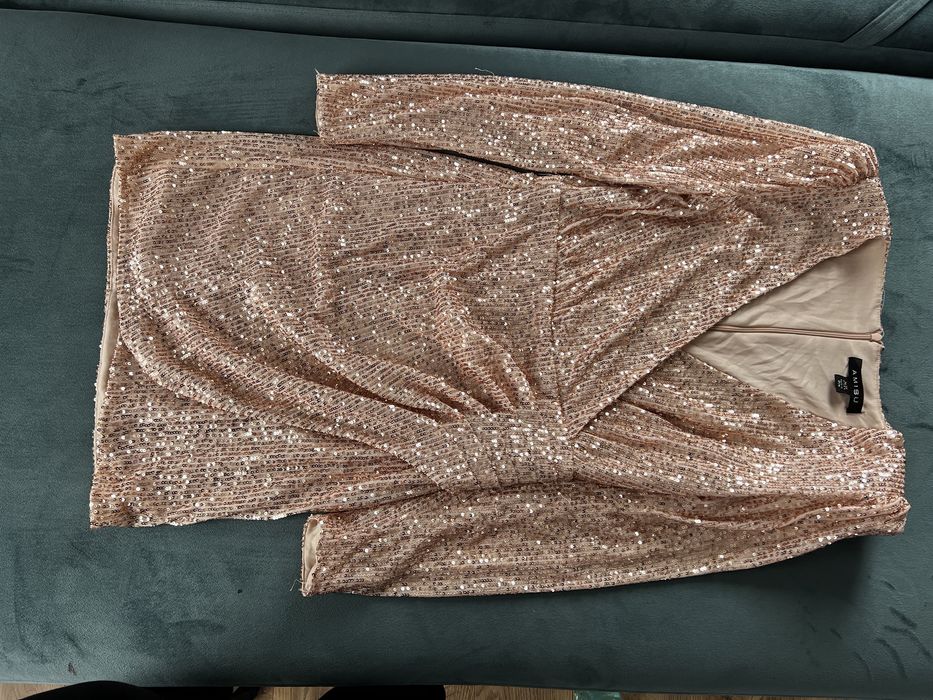 Rochie paiete auriu