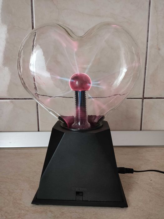 Lampa in forma de inima cu plasma/fulgere la atingere