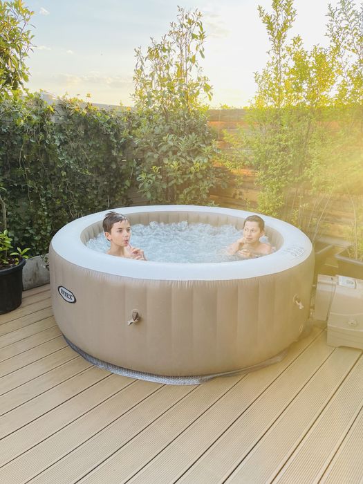 Jacuzzi Intex in stare foarte buna
