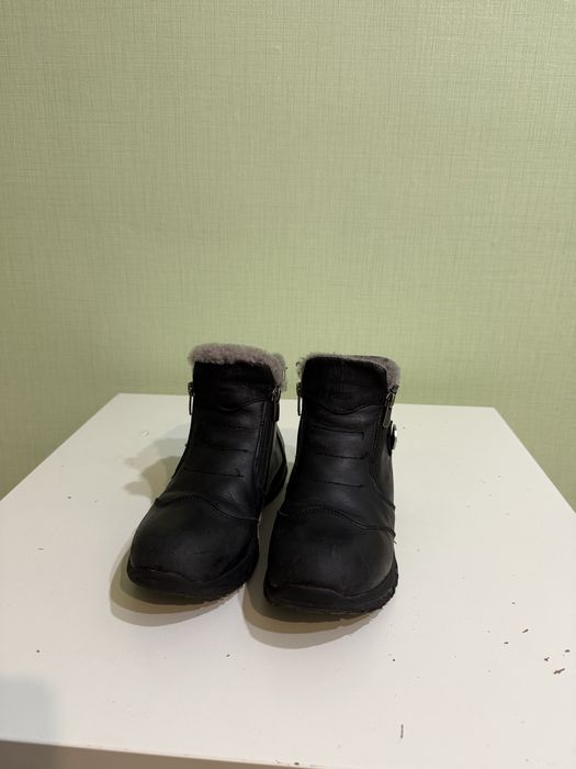 Продам зимнее ботинки на мальчика