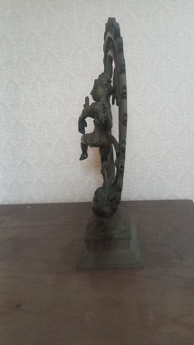 Продам бронзовую статуэтку натараджи