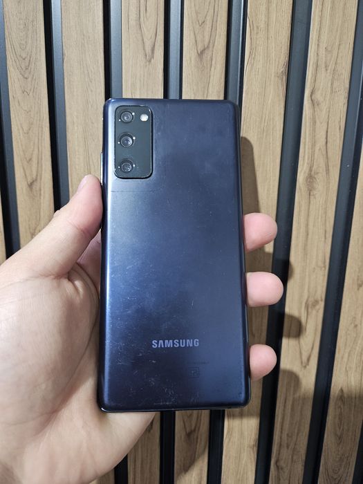 Продаю Samsung S20 FE