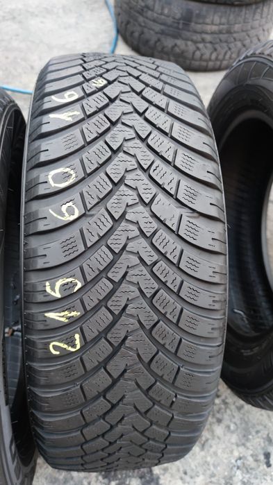 Anvelope iarna 215 60 16