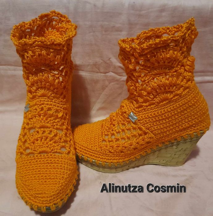 Căciuliță paltonaș bocanci cisme