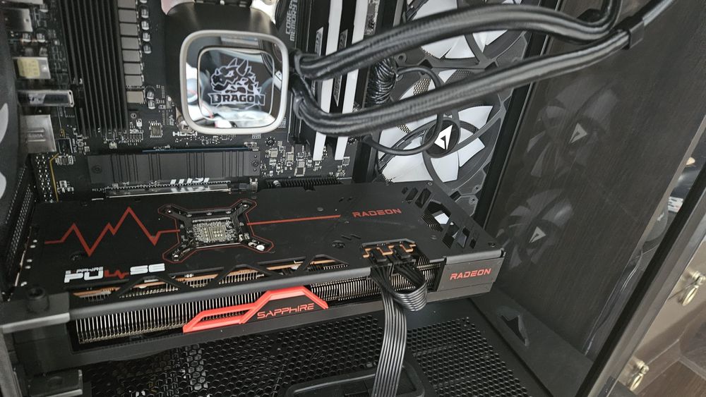 Vând placa video AMD Radeon RX 7900 GRE