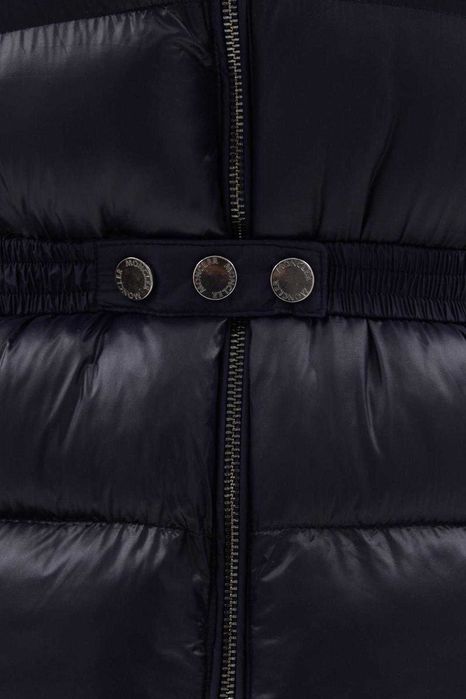 Moncler вталено дамско яке с качулка