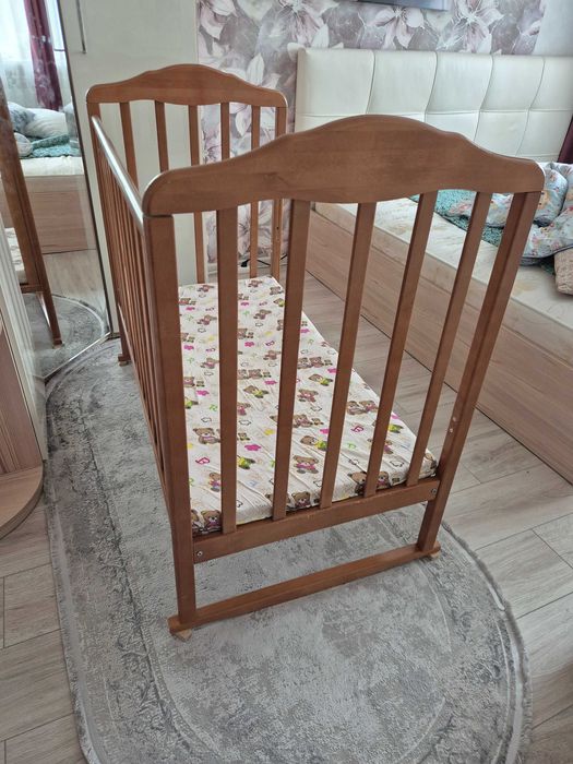 Продам детскую кроватку, со стульчиком + подарок