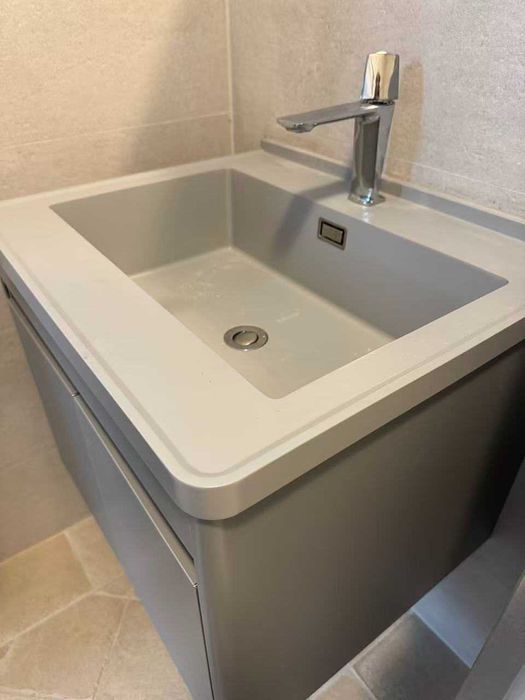 Шкаф за баня с огледало и лед осветление изработено от алуминий