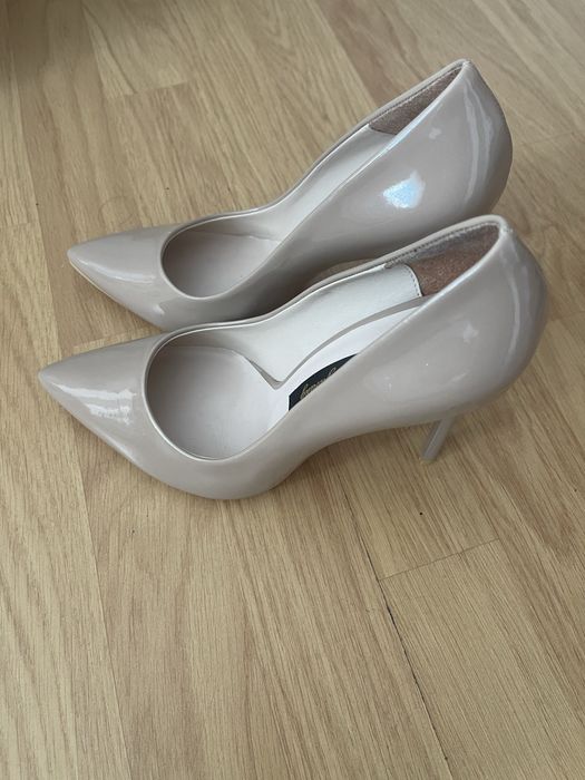 Pantofi siletto nude
