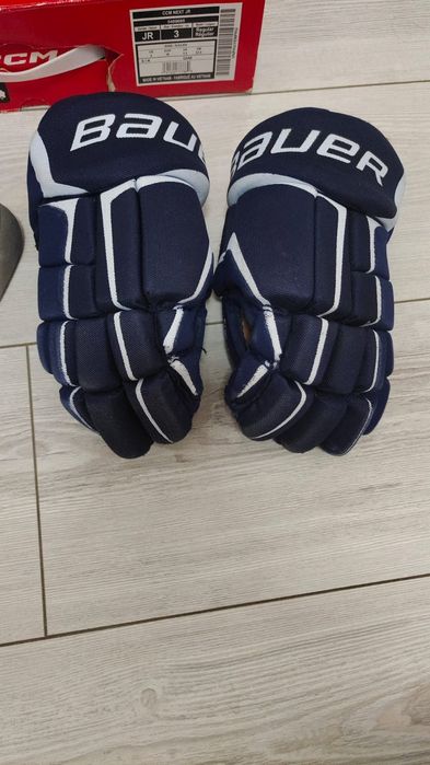 Хоккейные коньки и экипировка