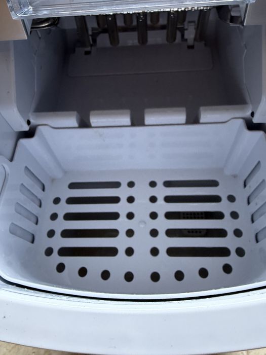 Продавам Ледогенератор H.Koenig KB14, Капацитет 12кг/24 ч, 2.1 л, 150W, Сив
