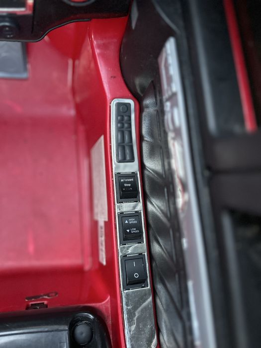 Детска електрическа кола