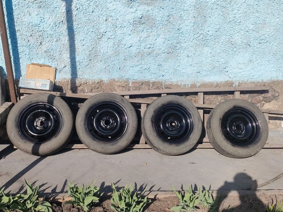 Продам диски с резиной.