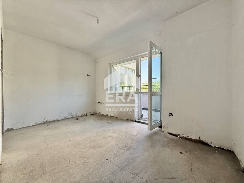 Слънчев тризонет ново строителство на крачка от Парк „Св. Св. Петър и