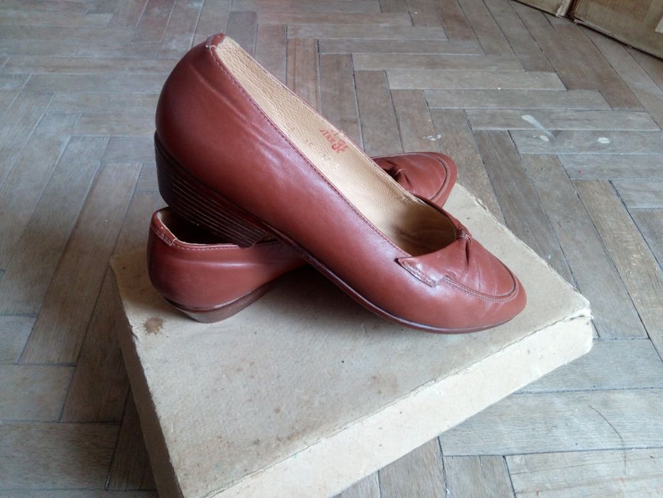 Дамски обувки с лята подметка