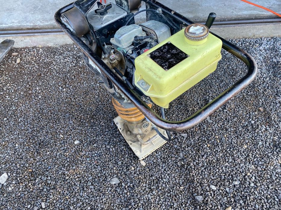 Broasca compactor pe benzina