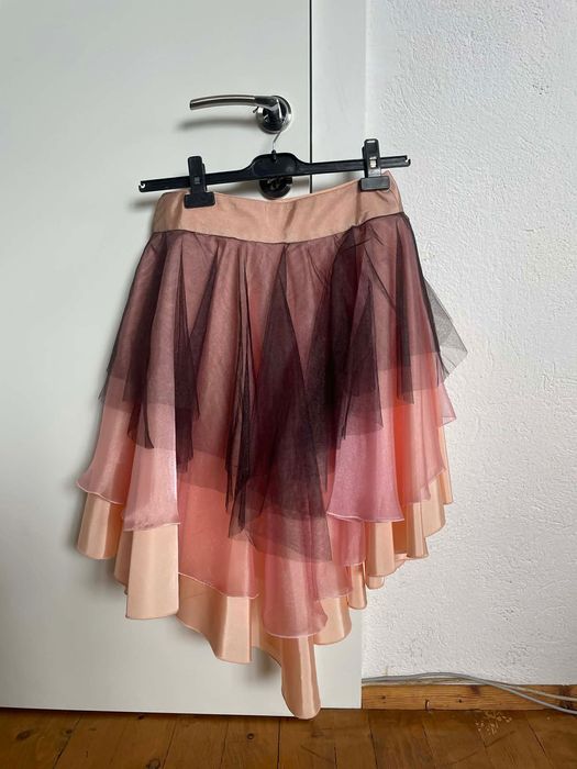 Дизайнерски комплект бюстие и асиметрична пола