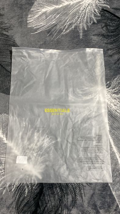 pantaloni negri scurți
