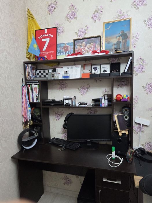 Продаётся стол для учёбы или компютера