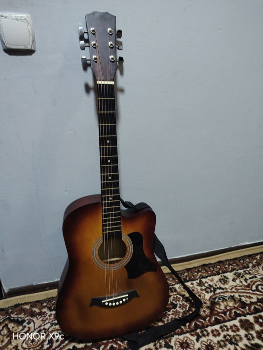 Срочно сотилади Гитара янги  38