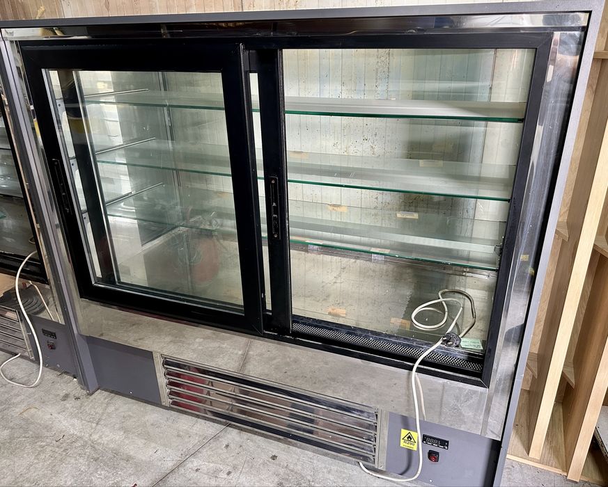 Витрина сладкарска