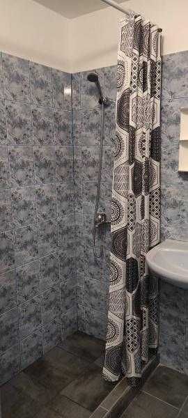 Дава се под наем Тристаен апартамент в Бургас, Зорница - 20 кв.м за 438.6 € - Снимка #4