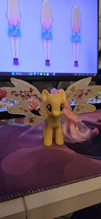 пони флаттершай с крыльями