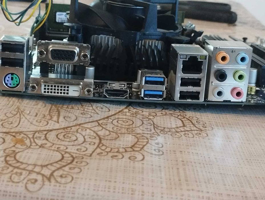 Kit Componente PC : Placa de baza GIGABYTE GA-B85M-D3H + Cpu I5 4690k