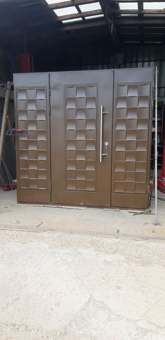 Метална врата нова