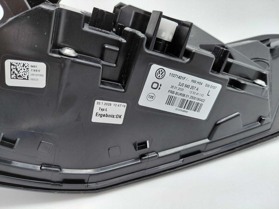 3J0945207A Нов Ляв Стоп Led IQ Light VW PAssat B9 Kombi 2024-