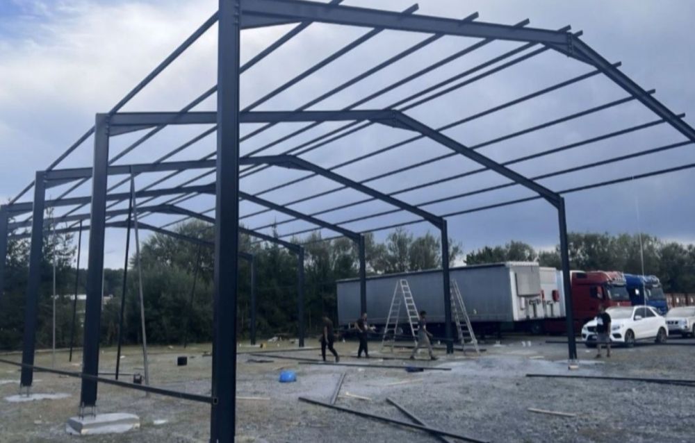 Vindem hale metalicie 12 lungime 8deschidere 4 lastrasna