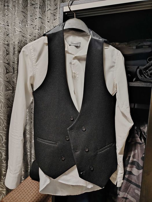 Мъжки костюм подходящ