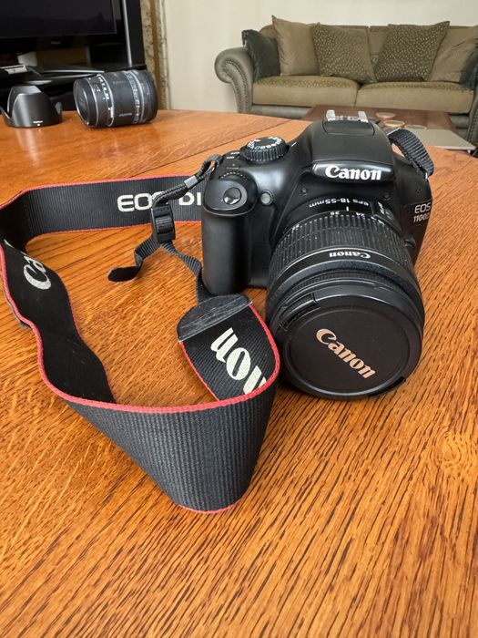 Фотоапарат Canon EOS 1100D с обектив 18-55mm