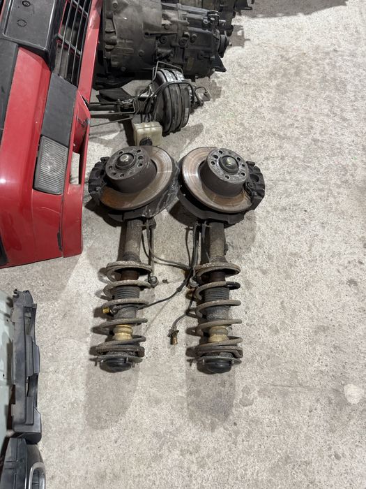 Передние стойки в сборе на BMW e34