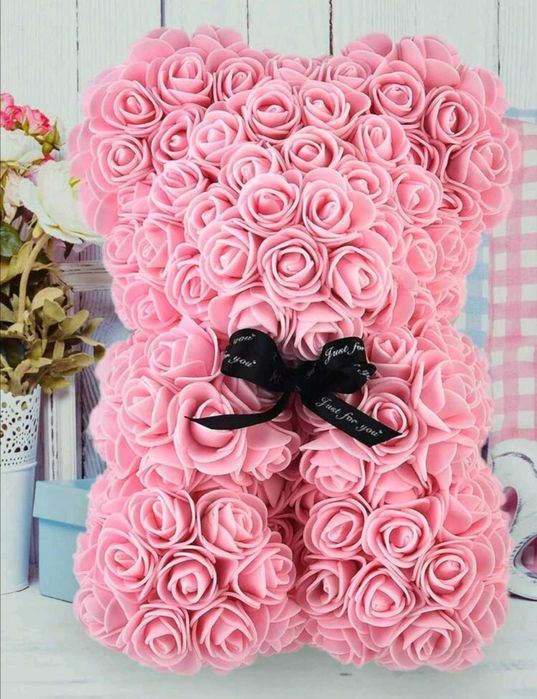 Мече от рози в кутия с панделка Луксозен подарък