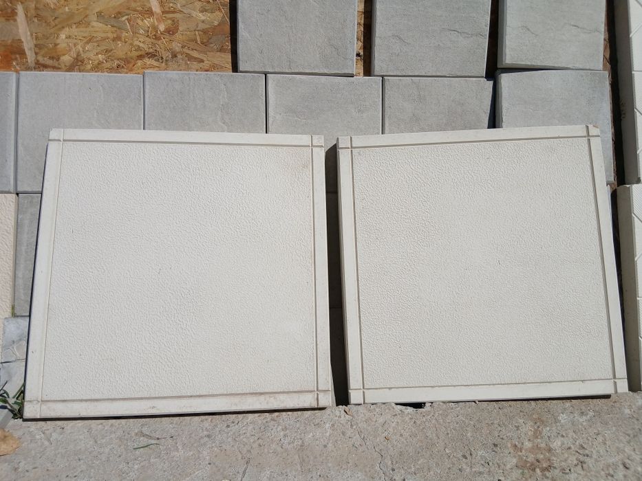 Vand pavaj si ghiveci de flori !