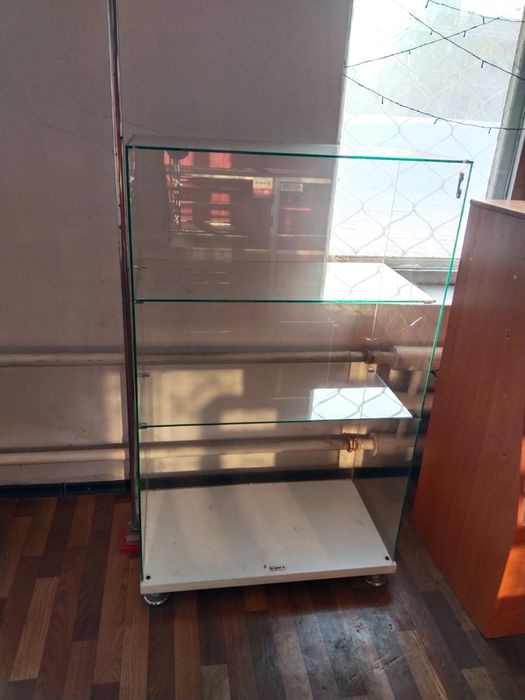 Витрины, полки для магазина