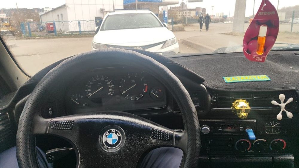 Продам BMW E34 540i