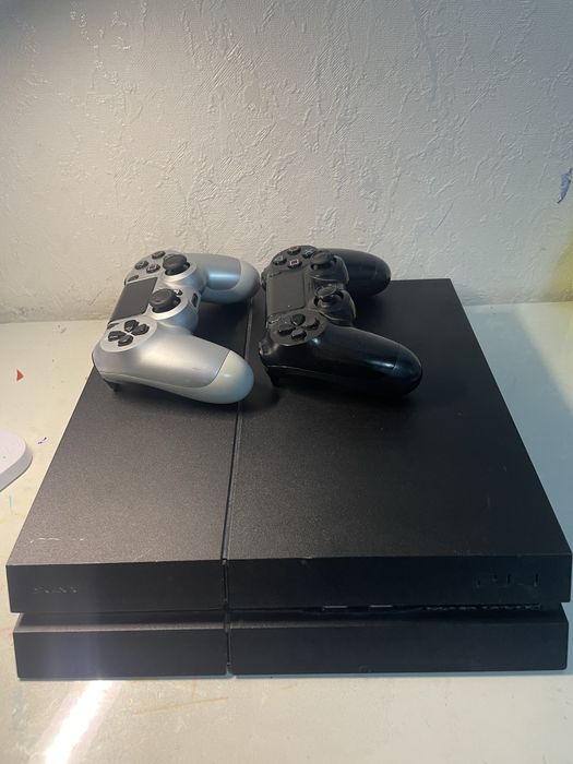 Ps4 fat 1tb 2 геймпада+300игр