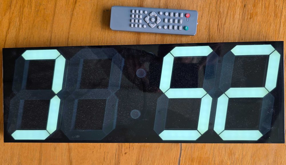 Нов Голям цифров LED часовник +календар-термометър-аларми-дистанционно