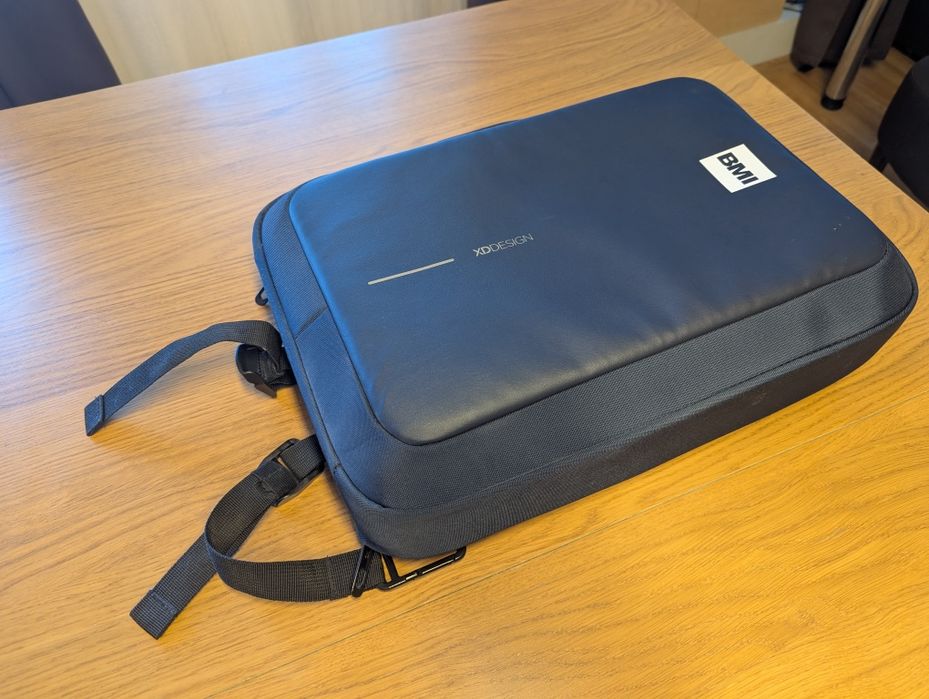 Rucsac geantă laptop XD Design Bobby Biz 2.0 navy cu antifurt