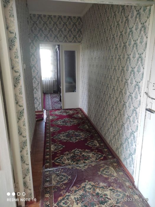 Kvartira 2 honali sotiladi