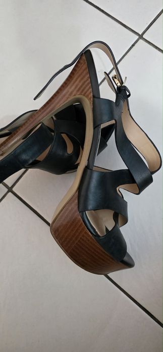 Обувки Guess официални