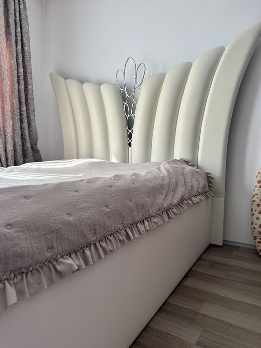 Pat 140x200 detaliu inox+ dulap MDF litera A –impecabil, cameră fetiță